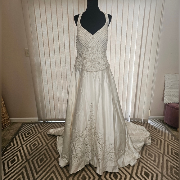 Elegant White and Silver Embellished Wedding Dress - Picture 1 of 8
